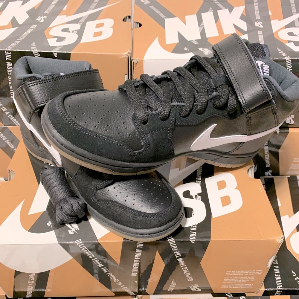 Nike SB Dunk Mid Black Gum Sz 9.5 SUPER RARE 🔥